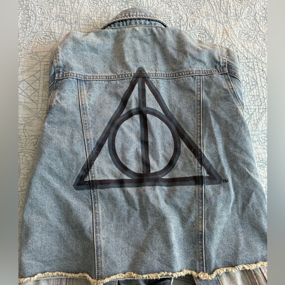 Harry Potter Deathly Hallows cropped denim jacket size small - Picture 3 of 6